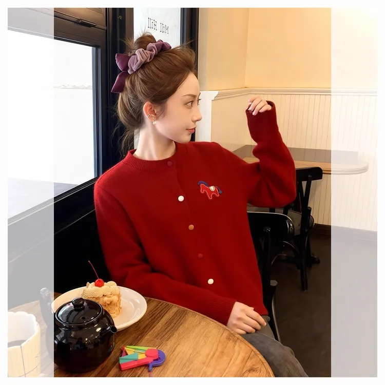 红色圆领小马毛衣针织开衫女2025冬季新款圣诞穿搭绝美巨好看上衣