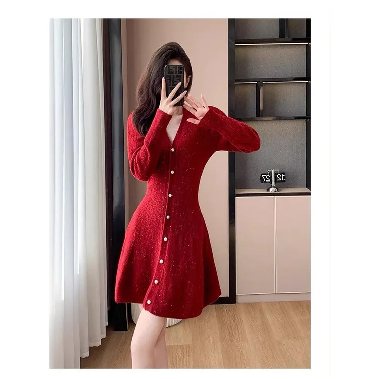 小众短裙秋冬连衣裙女装2025新款收腰显瘦小个子长袖红色针织裙子