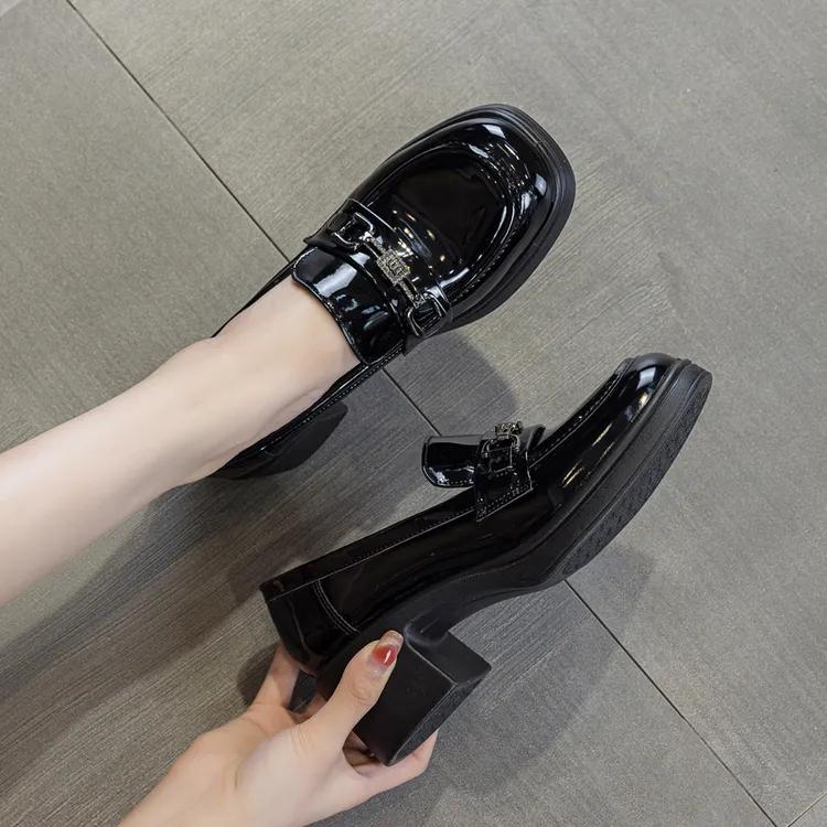 玛丽珍2025年秋季新款亮皮乐福鞋圆头舒适时尚百搭复古单鞋