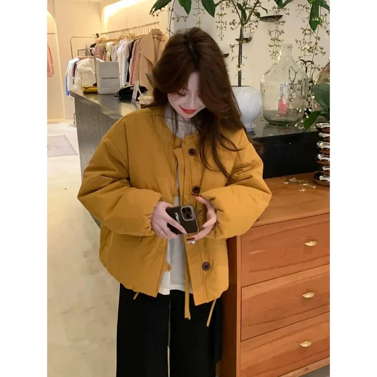 独特超好看白服女2025新款初冬季今年流行短款小个子韩系