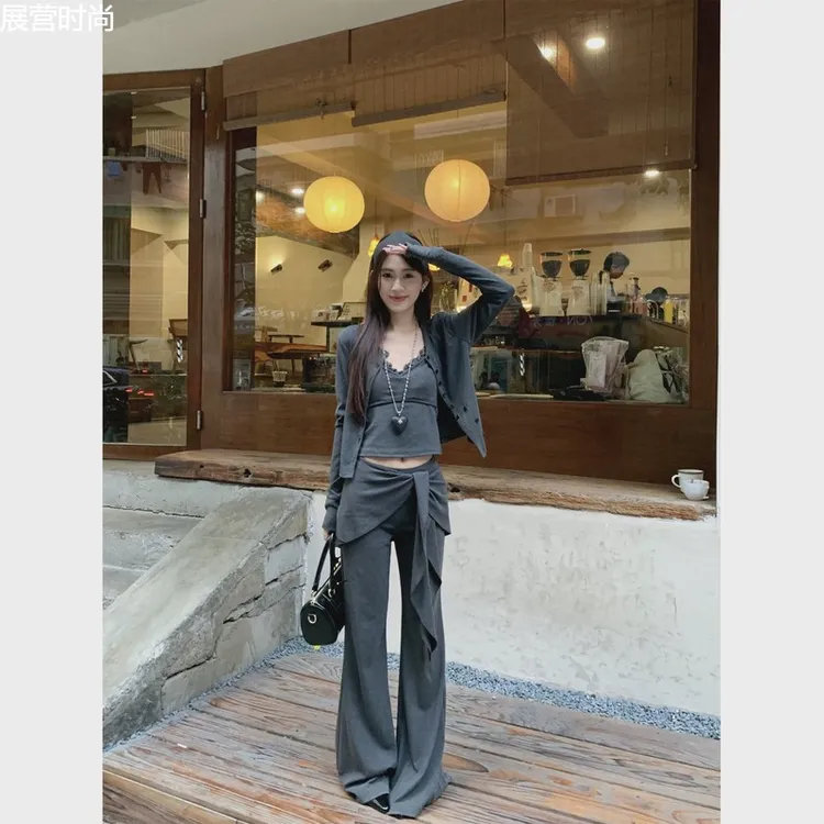 独特超好看套装韩系灰色开衫蕾丝吊带上衣女春季微喇阔腿裤三件套