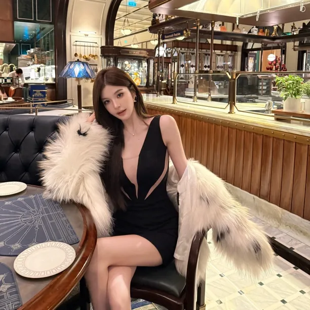 FAY【暗焰】网纱拼接性感黑色苗掐腰条显瘦连衣裙