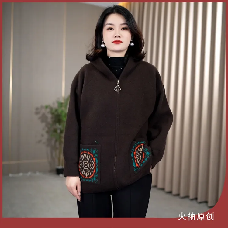 火袖G1953中老年妈妈装连帽外套女秋冬新款宽松洋气印花长袖短款