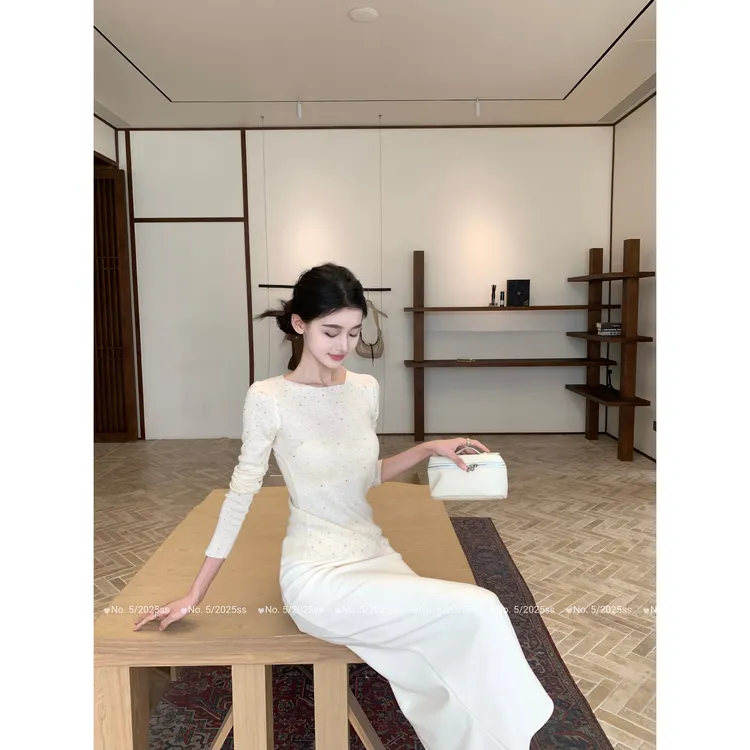 温柔的秋季穿搭奶杏带钻气质修身富有女人味的针织上衣+半身裙158