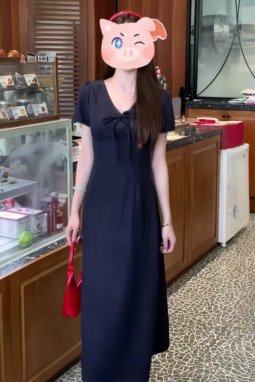 【伦敦假日】夏季简约V领气质显瘦收腰长款mm连衣裙法式大码连衣裙