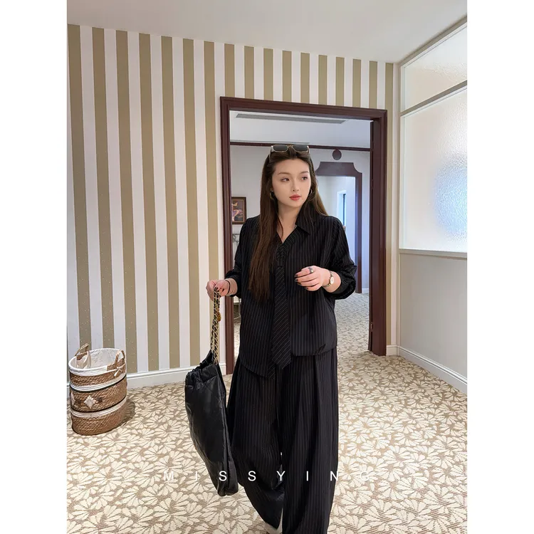 应小姐【慕尼黑】微胖大码秋款显瘦宽松休闲条纹西装外套+长裤套装