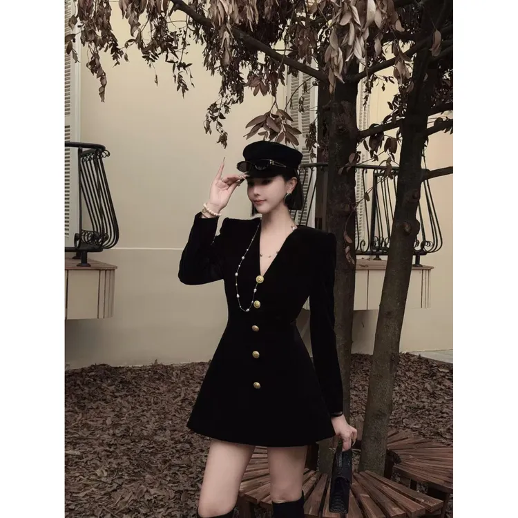 S300【骑士女神】黑色V领金扣五粒扣长袖平绒上衣