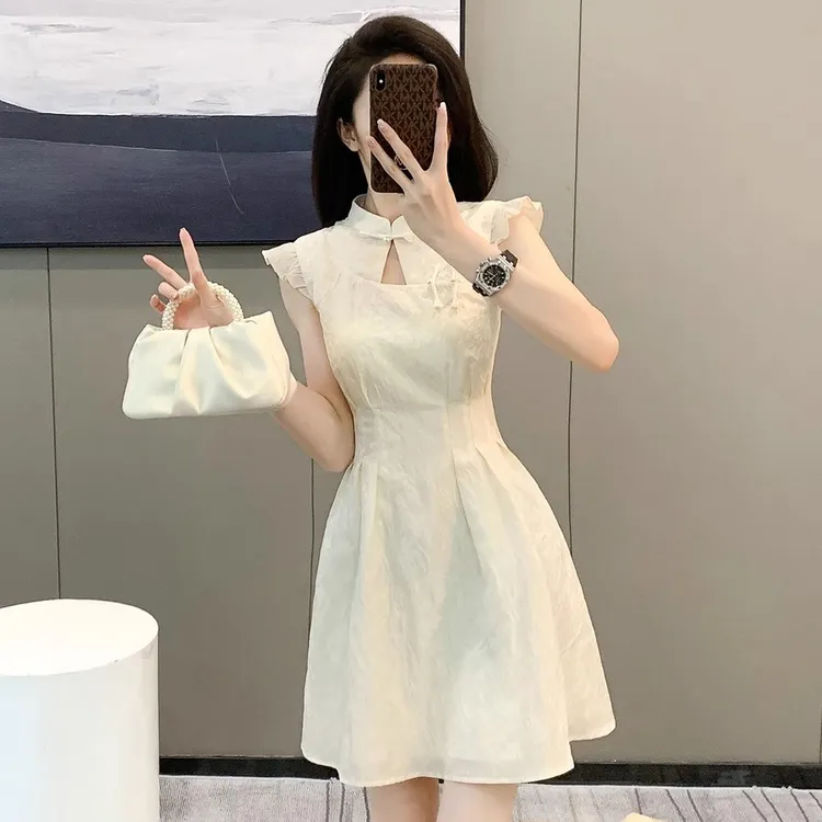 新款跨境清纯显瘦连衣裙女小众设计感小飞袖收腰改良裙高级感