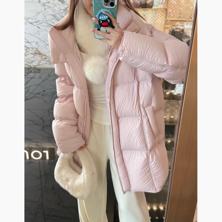 Janie Yee”顶奢·中长鹅“ 95白鹅绒连帽女羽绒服外套女冬25A3319