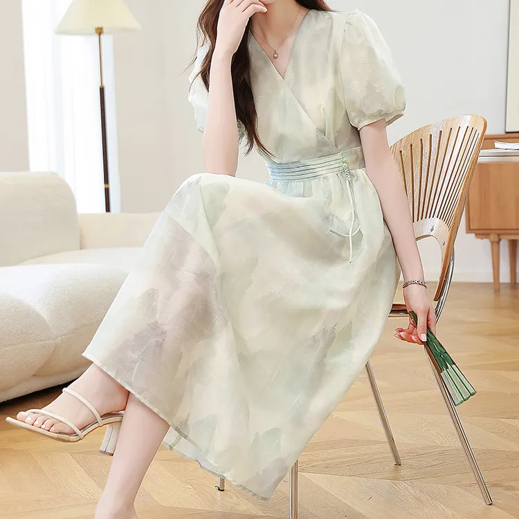 La babite新中式扎染v领雪纺连衣裙女夏季2025新款国风a字气质裙