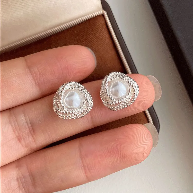 铜合金耳饰 法式小香风缠绕珠耳钉女轻奢高级感气质耳环独特耳饰