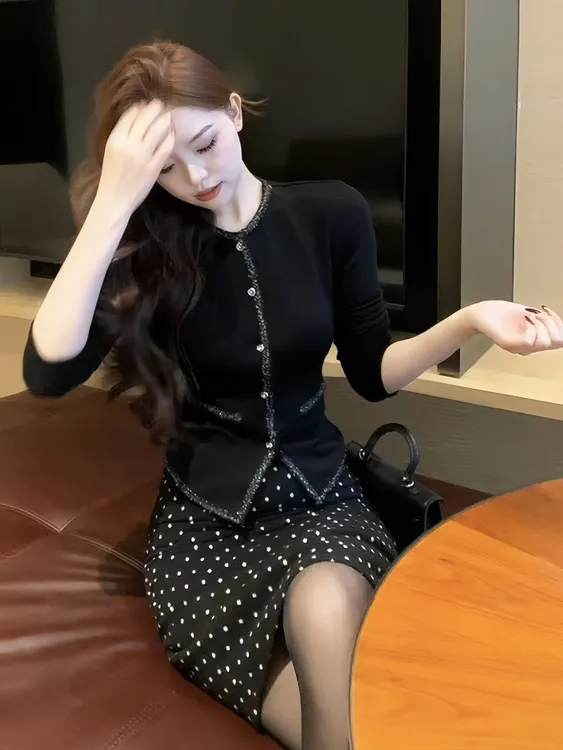 御姐轻奢高智感小香风收腰亮片打底衫女秋冬别致修身内搭开衫上衣