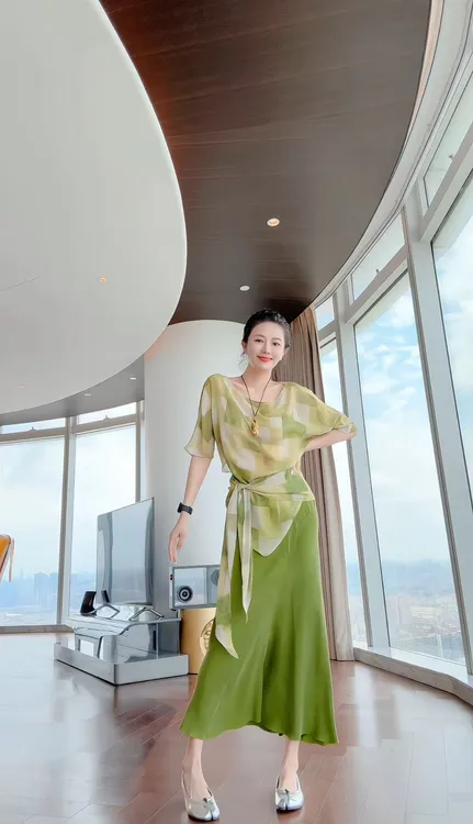 LAU+【绿优优】桑蚕丝 混纺 夏季 轻薄 原创设计师新款女装上衣气质