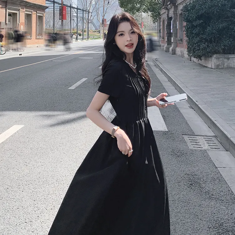 【现货主推】赫本风连衣裙女夏季2025新款V领收腰长裙