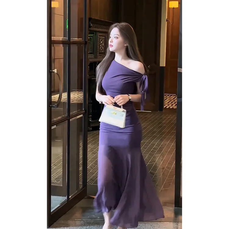 设计感连衣裙女2025夏季新款法式气质露肩系带收腰显瘦中长款裙子