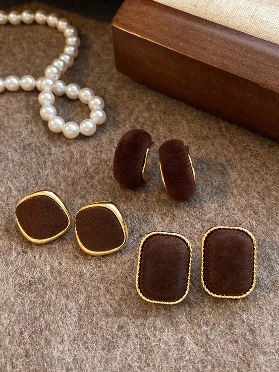 铜合金耳饰 复古棕色方形丝绒耳钉女款2025新款秋冬耳环小众耳饰