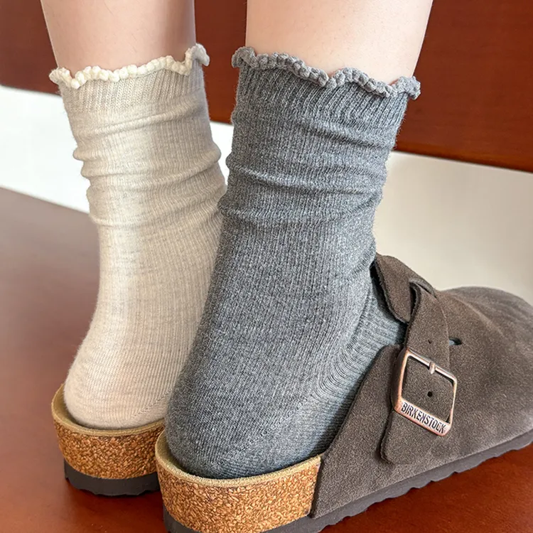 堆堆袜子女春秋新款爆款纯色少女风棉袜木耳边中筒袜外穿配勃肯鞋