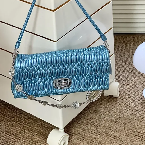95新 MIU MIU/缪缪 新款珠光天空蓝色宝石单肩包中号