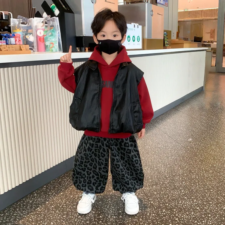 男童套装2025新款秋季酷帅男孩连帽卫衣儿童皮马甲韩版男宝三件套