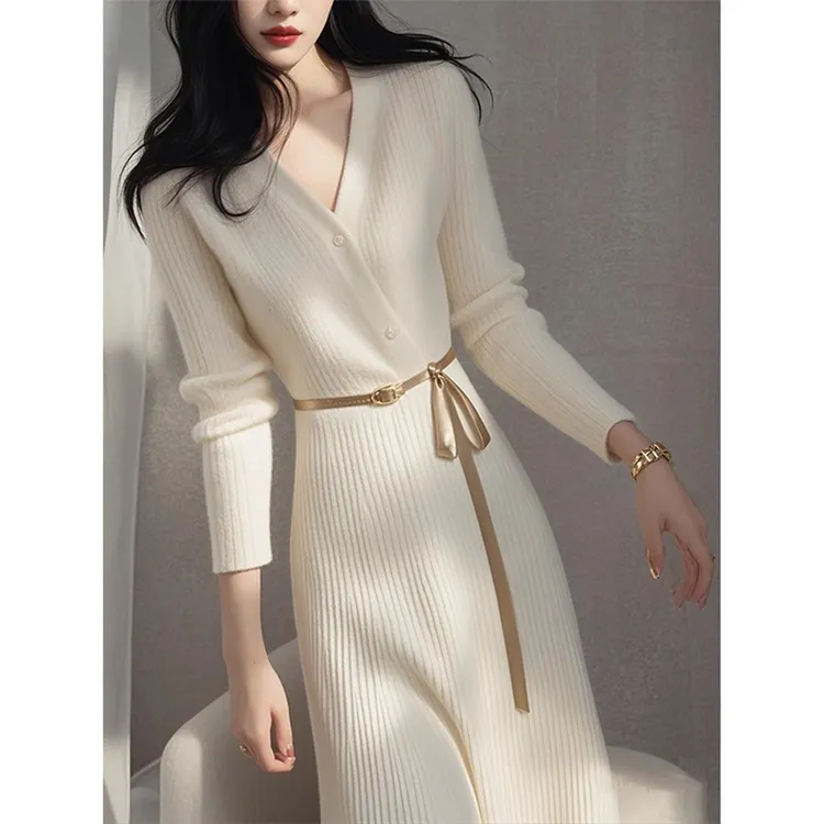 法式V领连衣裙秋冬V领针织裙子针织女装中长款修身显瘦小众设计感