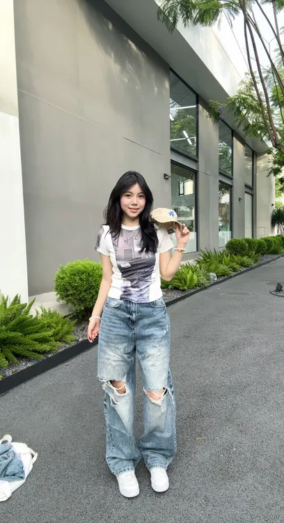 宽松南油春夏湾刀阔腿牛仔裤蓝色女士新款爆款显瘦高腰破洞时尚