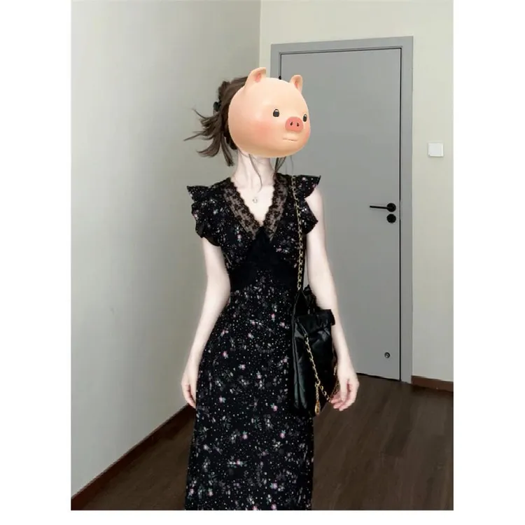 法式黑色小飞袖碎花连衣裙女休闲夏季新款超好看蕾丝花边收腰长裙