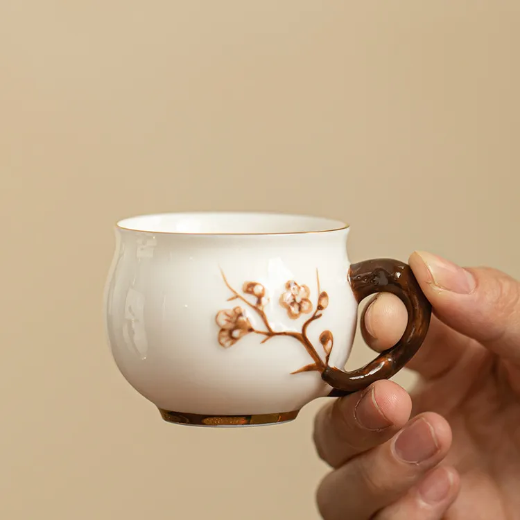 【专柜正品】德化手工羊脂玉瓷梅花浮雕手工主人杯功夫茶具品茗杯商品图
