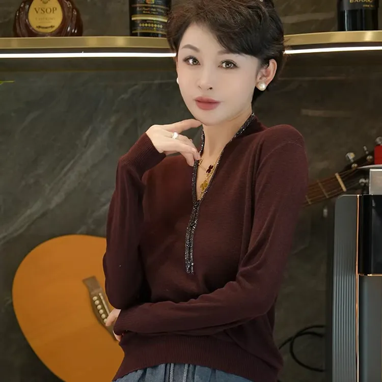 名港-【雅致奢韵】气质V领烫钻针织衫 MG8337