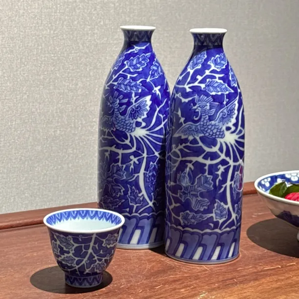 十四代辻常陆手绘青花凤凰枫叶纹。满工满绘釉色明亮，两壶 一杯