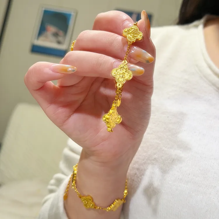 铜合金手链 手链轻奢小众饰品黄色四叶小花经典时尚款百搭款