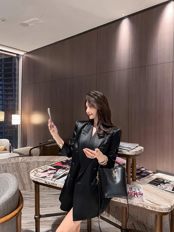 醋酸西装外套女2025秋季新款休闲黑色宽松高级感轻奢缎面西服上衣