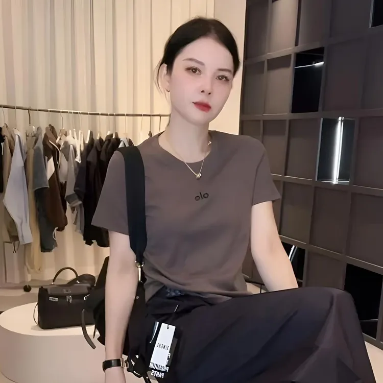 《姚家优麦汇》Y6378夏款圆领设计感时尚百搭短袖显瘦上衣款女