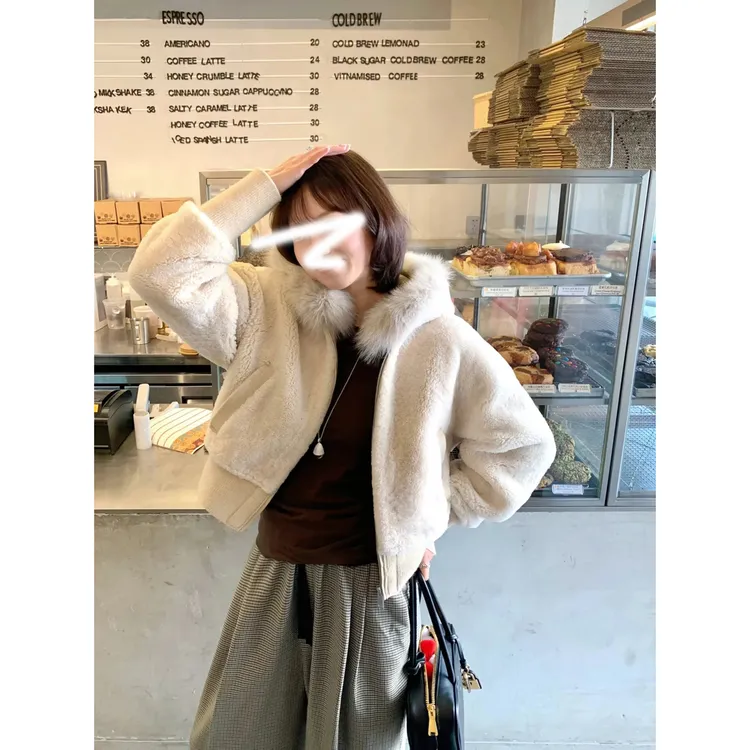 恋爱循环 短款百搭连帽皮毛一体毛绒外套女冬季时尚韩版外套上衣