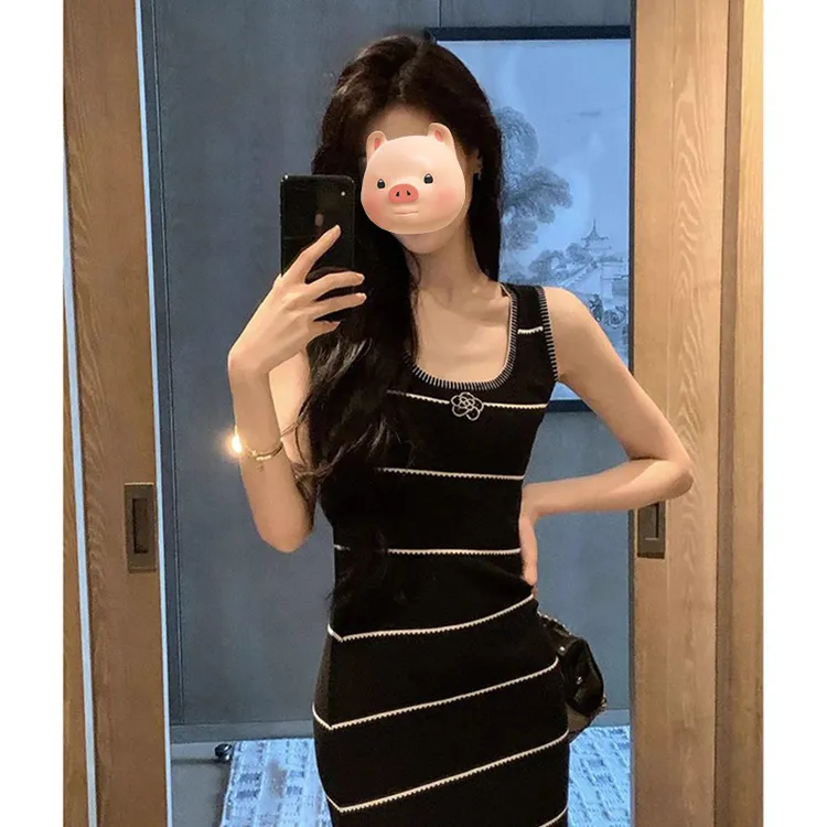 法式U领撞色条纹针织吊带连衣裙女夏季修身无袖包臀裙辣妹长裙子