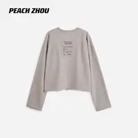 『PEACHZHOU』字母印花散边贴布宽松休闲双层卷边圆领短款长袖卫衣