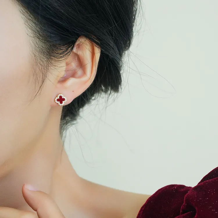 酒红色四叶草耳钉女轻奢高级感气质耳环大气2025新款