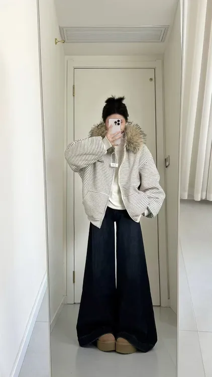 2025秋冬新款韩系穿搭高级感毛领连帽条纹外套女搭配牛仔裤两件套