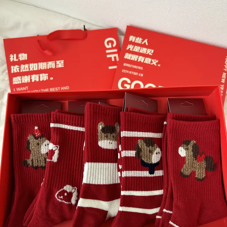属马本命年红色袜子女款秋冬季中筒袜可爱卡通马年结婚新年条纹袜