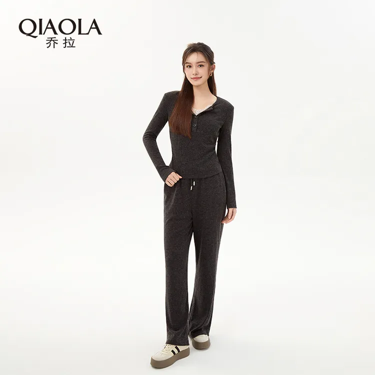 QIAOLA/乔拉【时光巷陌】春季新款休闲风弹力针织坑条时尚套装预售