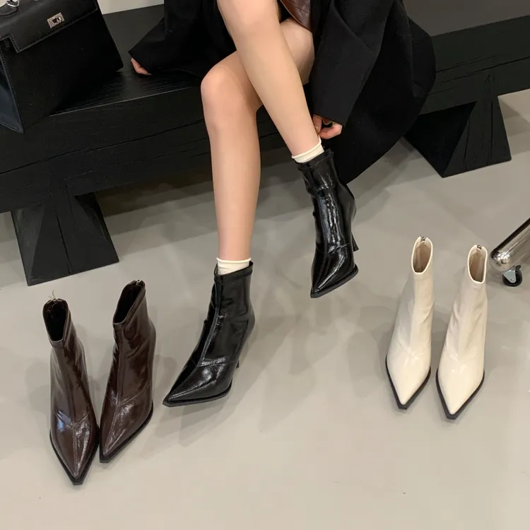 法式高跟气质短靴女加绒2025新款网红细跟尖头瘦瘦靴显瘦时装单靴