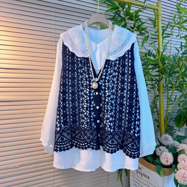 P胖妹妹欧货时尚韩系镂空针织马甲搭娃娃领衬衫减龄设计感两件套