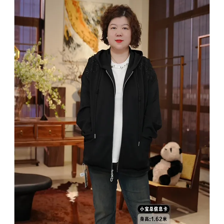 金雀绫【暗夜流萤】时尚绣珠工艺黑色连帽加宽加大外套SZA3TY588