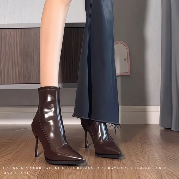 高跟短靴女细跟尖头漆皮后拉链棕色百搭2025年新款冬季欧美瘦瘦靴