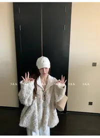 “自由少女心“花狐连身领慵懒风白色毛毛外套皮毛一体宽松毛绒厚保