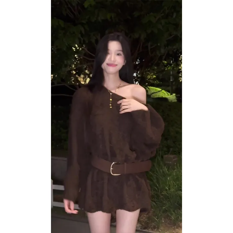 巨好看的早秋一整套美拉德复古镂空罩衫上衣辣妹高腰短裤两件套装