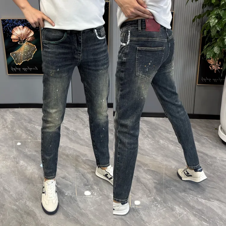 男生秋季潮流时尚显瘦小脚裤牛仔裤男舒适百搭简约男士牛仔裤男款