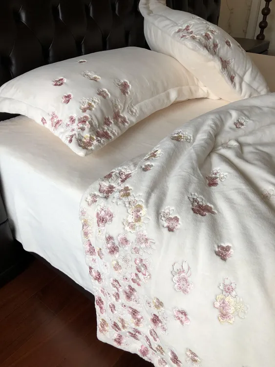 美梦多多冬季牛奶绒高克重加厚保暖重工刺绣樱花四件套床上用品