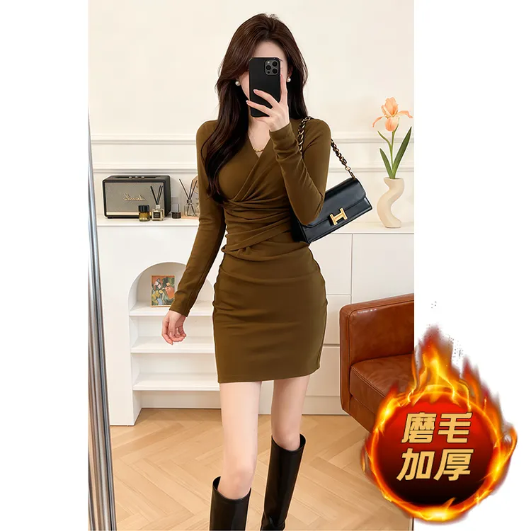 设计感磨毛加厚修身高腰显瘦秋冬时尚连衣裙女包臀裙黑色气质长袖