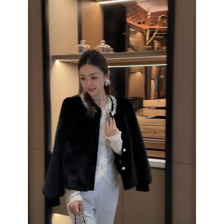 W·HAHA【万里挑一】重工贵气钉珠圆领厚款丝绒外套52979