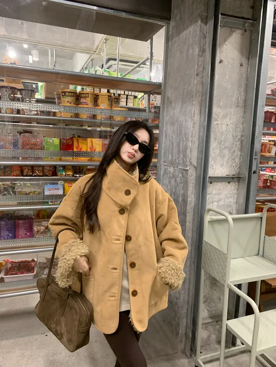 《两面穿毛毛外套》两面穿皮毛一体毛毛外套女冬季加厚机车服上衣